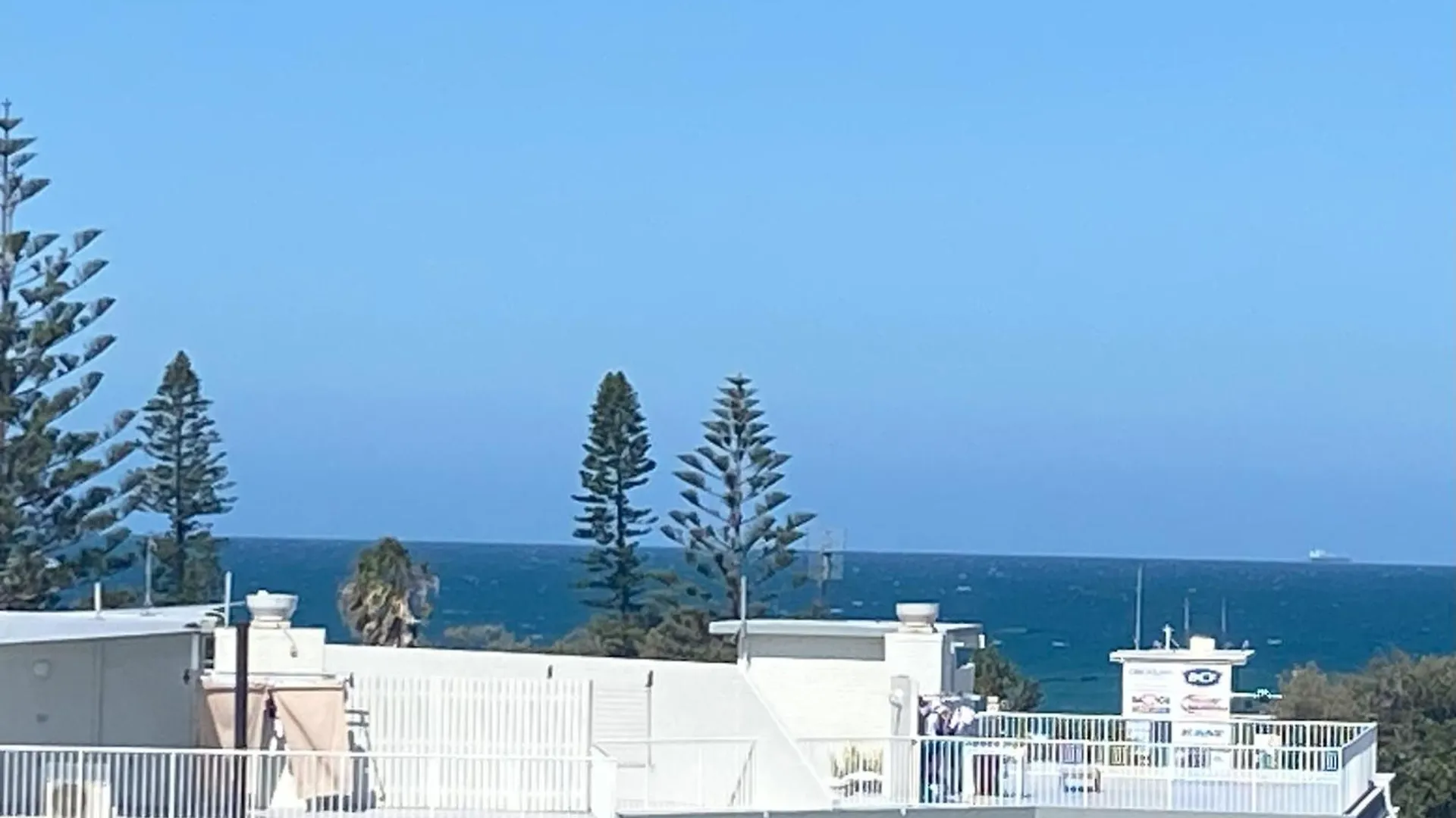 New Beach Luxury 3B 2B Unit - Ocean Views - 250M 2 Buddina Beach! 0*,  אוסטרליה