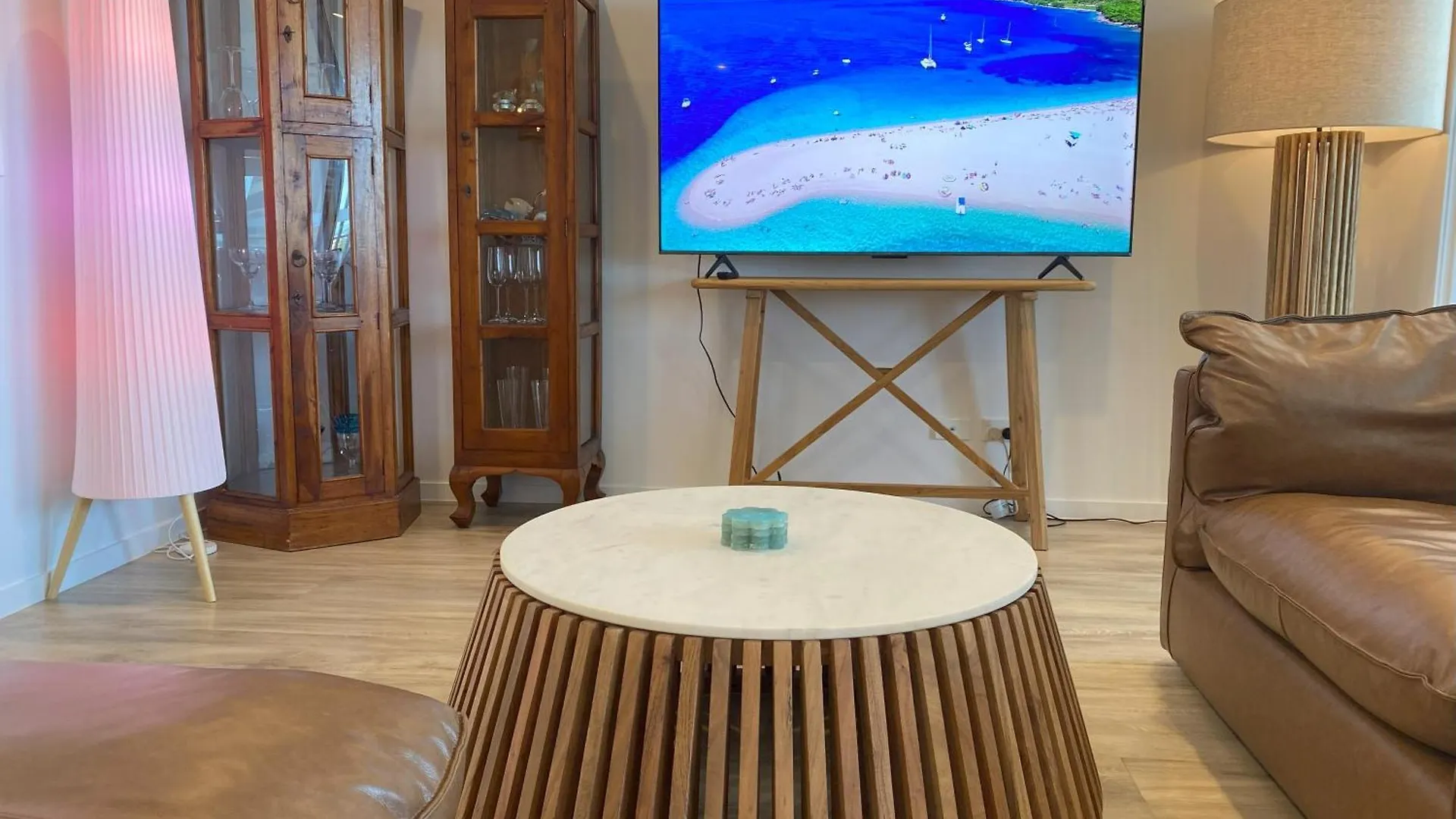 New Beach Luxury 3B 2B Unit - Ocean Views - 250M 2 Buddina Beach! דירה
