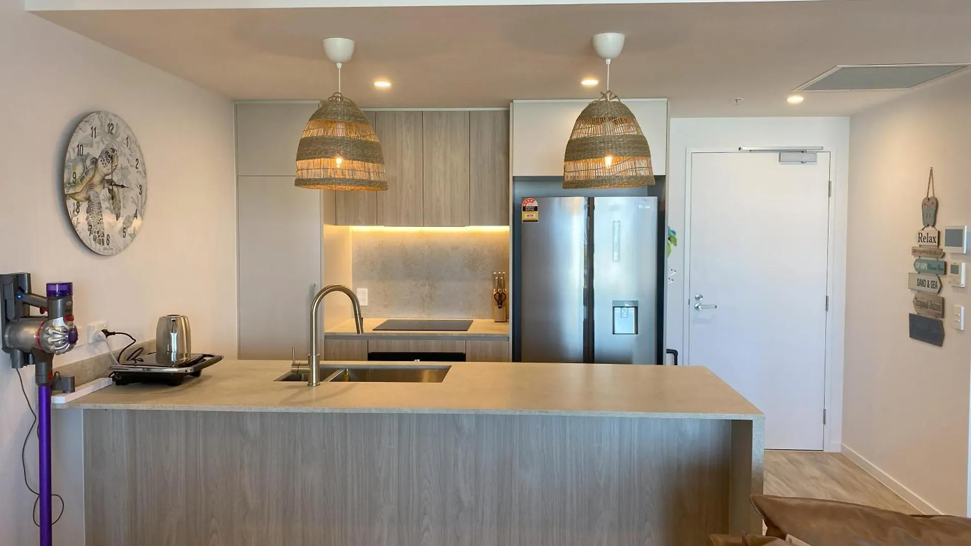 דירה New Beach Luxury 3B 2B Unit - Ocean Views - 250M 2 Buddina Beach! אוסטרליה
