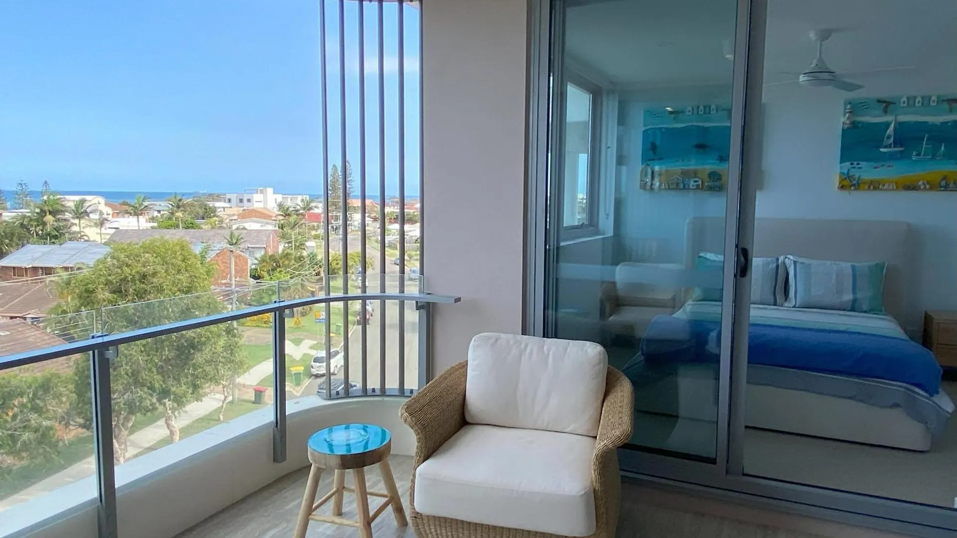 New Beach Luxury 3B 2B Unit - Ocean Views - 250M 2 Buddina Beach! אוסטרליה