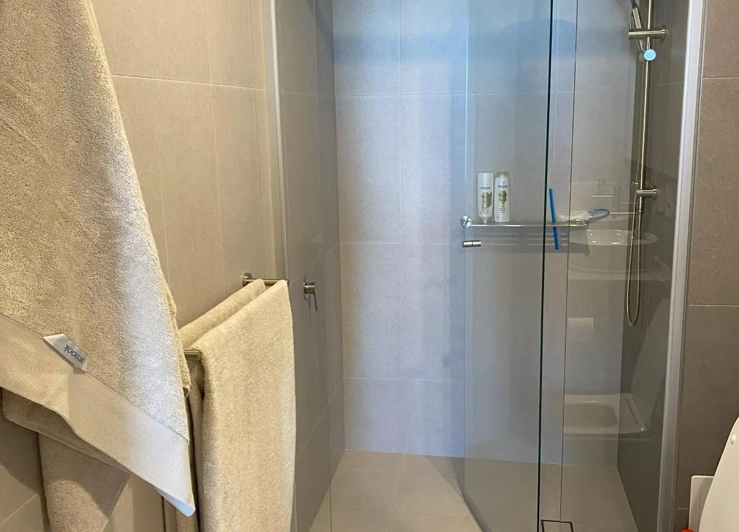 New Beach Luxury 3B 2B Unit - Ocean Views - 250M 2 Buddina Beach! אוסטרליה