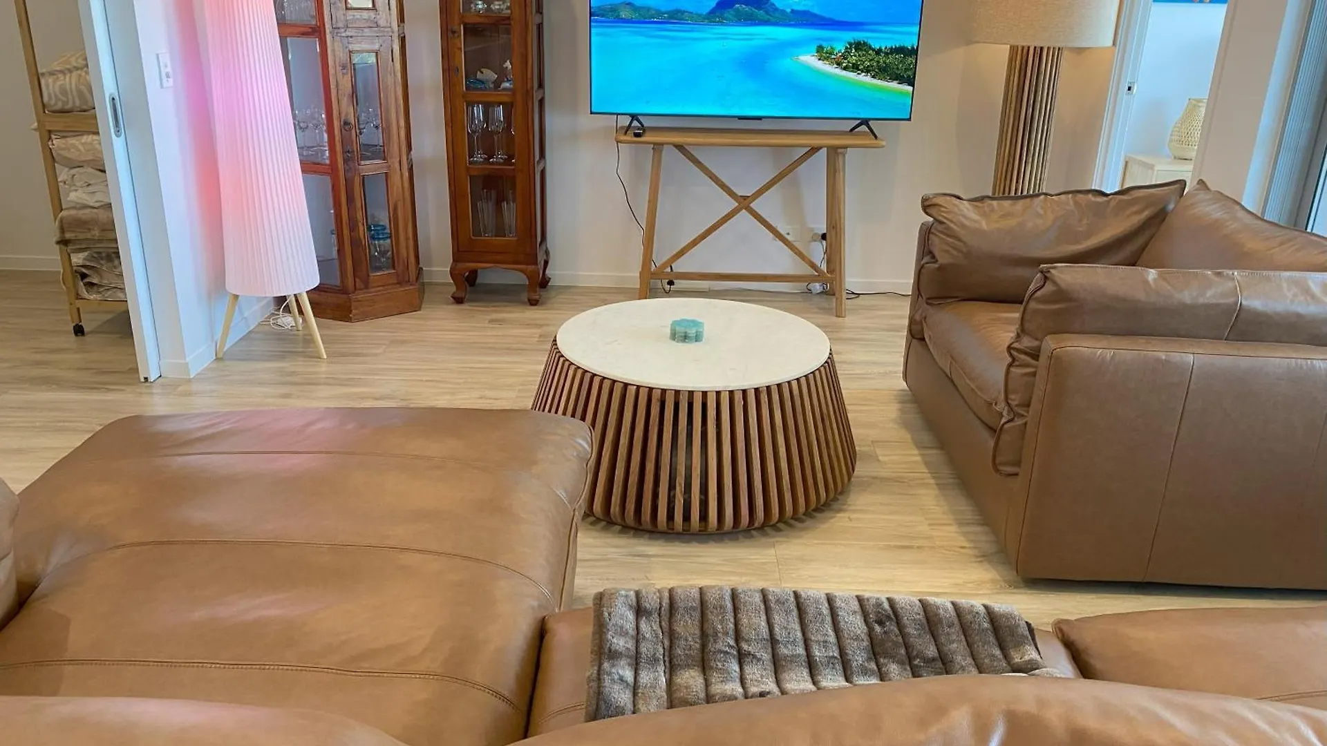 New Beach Luxury 3B 2B Unit - Ocean Views - 250M 2 Buddina Beach! דירה